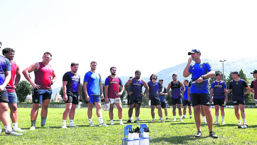 Julien Sarraute a dirigé la semaine d’entraînement à Saint-Lary-Soulan, pour ce qui a constitué le stage de présaison de Colomiers. Reportage photographique Midi Olympique – Patrick Derewiany