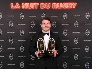 XV de France – Antoine Dupont dévoile les plaques qui lui avaient été posées après sa blessure à la pommette