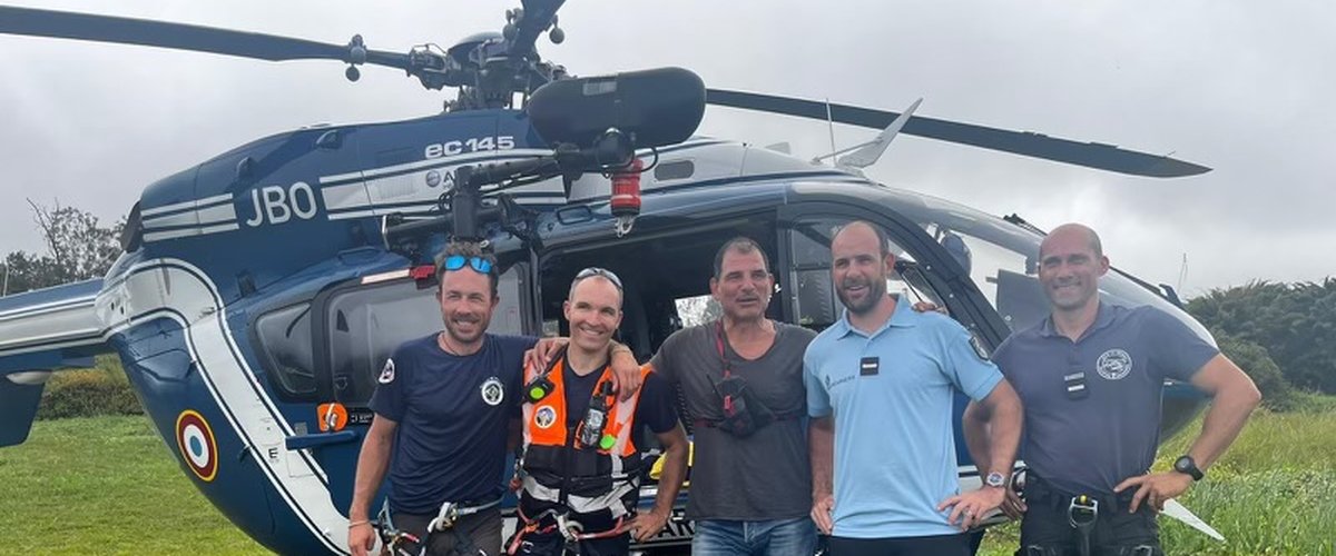 Insolite - Marc Lièvremont secouru par les gendarmes de La Réunion après un vol en parapente mal négocié