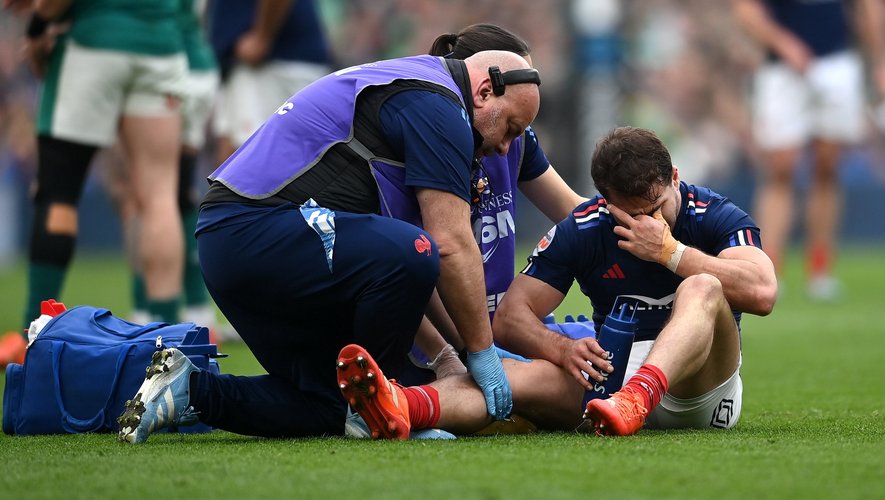 Irlande - XV de France - Antoine Dupont sort blessé contre l'Irlande, gros coup dur pour la fin du Tournoi - rugbyrama.fr