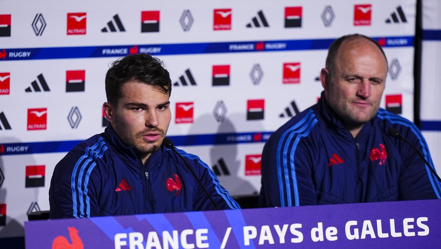 6 Nations 2025 – "Antoine Dupont a souhaité rester avec nous", annonce William Servat, l'entraîneur des avants du XV de France - rugbyrama.fr