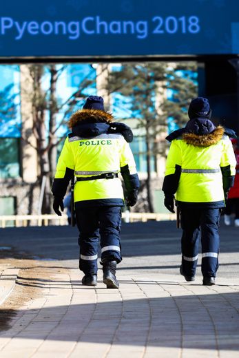 Les deux envoyés spéciaux du Midol furent obligés de se justifier au poste de police après avoir été surpris en train d’espionner l’entraînement des Bleus…