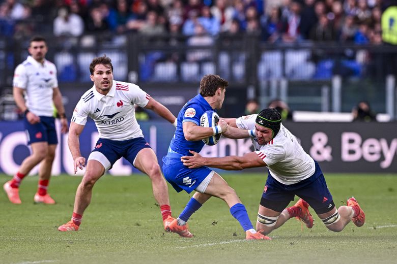 XV de France - François Cros, ici au plaquage face à l'Italie.