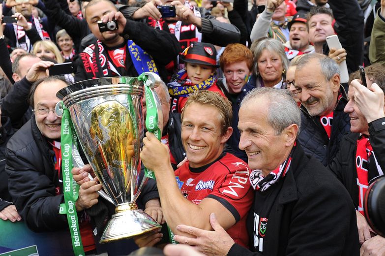 Jonny Wilkinson et le trophee de la H Cup
