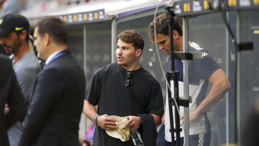 UBB – Stade toulousain – Antoine Dupont donne de ses nouvelles après sa blessure au genou : "J'ai eu la chance que tout se déroule bien" - rugbyrama.fr