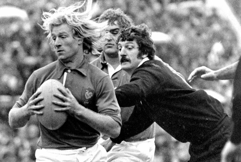 Barbarian Jean Pierre Rives Is Gouged By A Team Mate 1977 Old Rugby Photo Barbarian Jean Pierre Rives Is Gouged By A Team Mate 1977 Old Rugby Photo