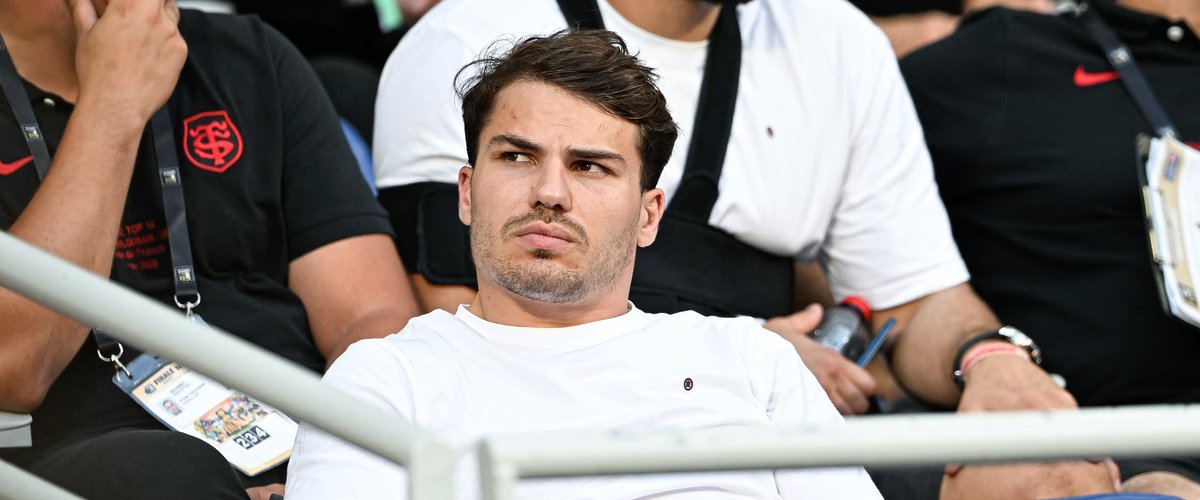 Top 14 / XV de France - "Des genoux, je n'en ai que deux, dont un qui est déjà bien abîmé" : Antoine Dupont ne veut pas précipiter son retour - rugbyrama.fr