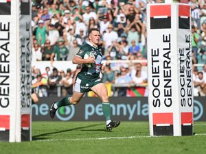 Top 14 – Les notes de Pau – Bayonne : Joe Simmonds impérial, Thomas Laclayat royal, Pascal Cotet dans le mal