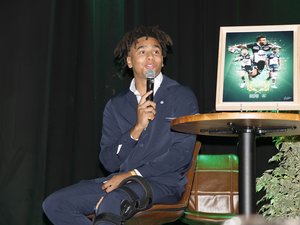 Top 14 - À Pau, Théo Attissogbe reçoit l’Oscar de Midi Olympique dans une atmosphère de douce euphorie