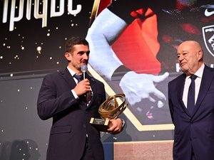 Oscars Midi Olympique. "Cela symbolise tout ce qu’il s'est passé pour moi", avoue Thomas Ramos après son oscar d'or