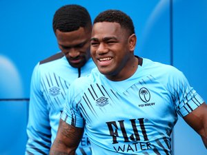 France - Fidji. Joshua Tuisova : roi des "un contre deux", pêcheur à ses heures perdues