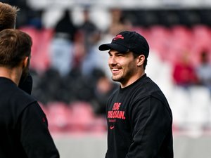 Top 14 - Avec la volonté de "ne pas se presser", Antoine Dupont (Toulouse) a-t-il vraiment effectué une rééducation "lente" ?