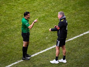 Top 14 – "Ça va continuer de nourrir la réputation que je suis un fou" : Ronan O’Gara et le corps arbitral, une relation des plus tumultueuses