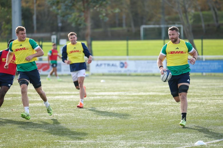 Le troisième ligne Ruan Ackermann ballon en main.