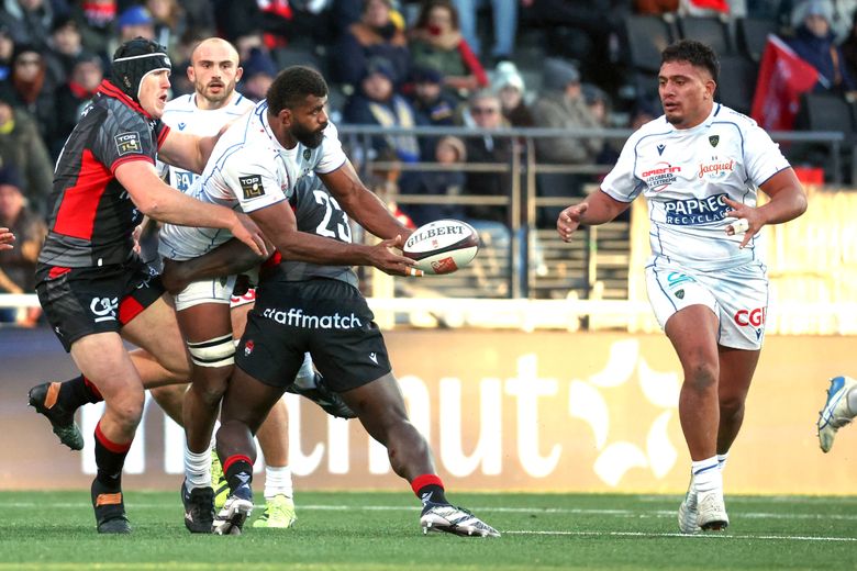 Top 14 - Les avants clermontois doivent avoir le réflexe de chercher des passes après contact.