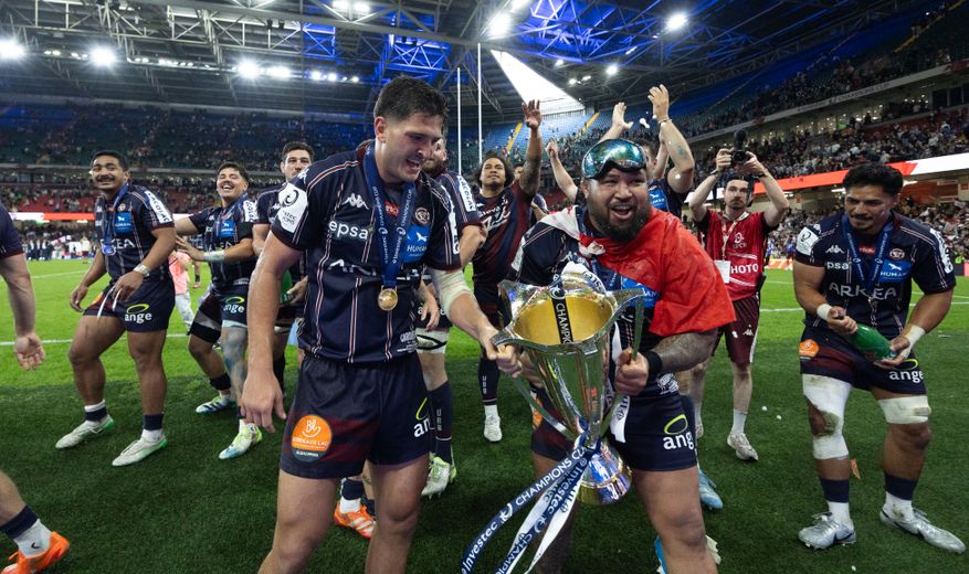Les Bordelo-Béglais lors des célébrations après leur titre en Champions Cup.
