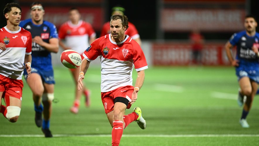 Yann Lesgourgues est titulaire à la mêlée avec le BO.