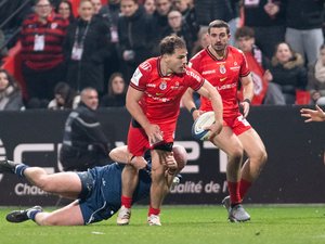 6 Nations 2026. Technique – Une ambidextrie totale, au service du jeu : pourquoi les chisteras d’Antoine Dupont sont uniques