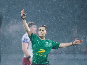 Pro D2 – "Nous étions tous frigorifiés !" : Bérénice Loubet raconte son improbable premier match arbitré en professionnel
