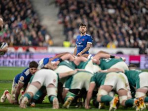 Tournoi des 6 Nations – "Fabien Galthié nous a proposé de nous organiser comme en club", comment la défense des Bleus s’est adaptée à Matthieu Jalibert ?