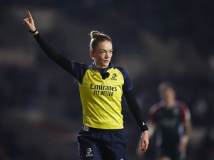 Top 14 - Exclu Midol. Hollie Davidson devrait bientôt devenir la première femme à diriger un match de Top 14