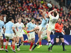 France – Angleterre. "La file d’attente chez l’opticien va être longue" : des supporters au réalisateur, la ressemblance des maillots a désagréablement surpris