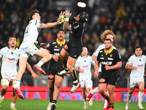 Match La Rochelle vs Pau en Top 14, action de jeu des Maritimes