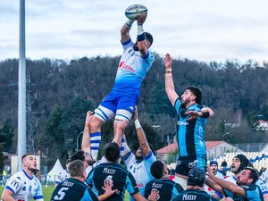 Match de rugby en Nationale lors de la 23e journée, joueurs en action