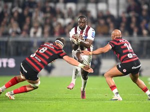 Les joueurs de Bordeaux-Bègles célèbrent leur victoire contre Toulouse en Top 14
