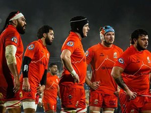 Michel Ridou, président de Tarbes rugby, en discussion avec les dirigeants du club