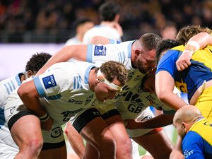Mêlée de rugby avec le pack d'avants de Colomiers en action