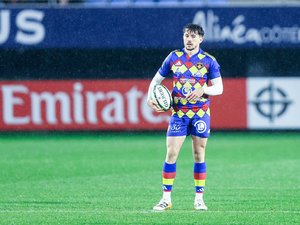 Joueurs de rugby en action lors d'un match de Top 14 entre Bordeaux et Perpignan