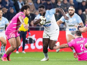 Andy Bordelai en maillot de Bayonne lors d'une mêlée du Top 14