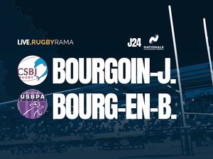 Joueurs de rugby lors d'un derby régional avec ballon et mêlée