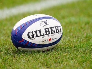 Joueurs de rugby en action lors d'un match de Nationale 2