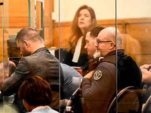 Palais de justice avec symboles du rugby français