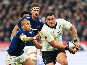 Tamaiti Williams, pilier des All Blacks et des Crusaders, en action sur le terrain