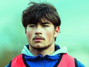 Vitalii Popovych en maillot de rugby à 7, symbolisant son parcours d'exilé ukrainien