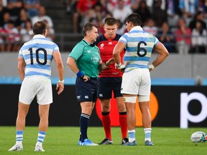 Dossier. "Parler fait partie aussi de l'impact psychologique", les arbitres au coeur du jeu et du chambrage