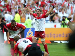 Top 14 - Grand entretien. "On nous appelait les Galactiques", la grande période de Biarritz, son rôle de capitaine en équipe de France, son poste de consultant... Jérôme Thion se confie