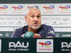 Top 14 - "Avec lui, on ne comprend pas toujours tout", Christophe Urios revient sur l'arbitrage et la dernière action de Pau - Clermont