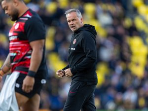 Top 14 - "Montrer un visage comme ce soir me contrarie tout le temps", souffle Ugo Mola après la défaite de Toulouse à La Rochelle