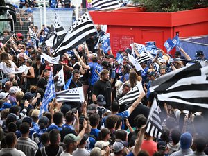 Finale de Pro D2 - Les supporters confinés dans le stade après la victoire de Vannes à cause d'un colis suspect