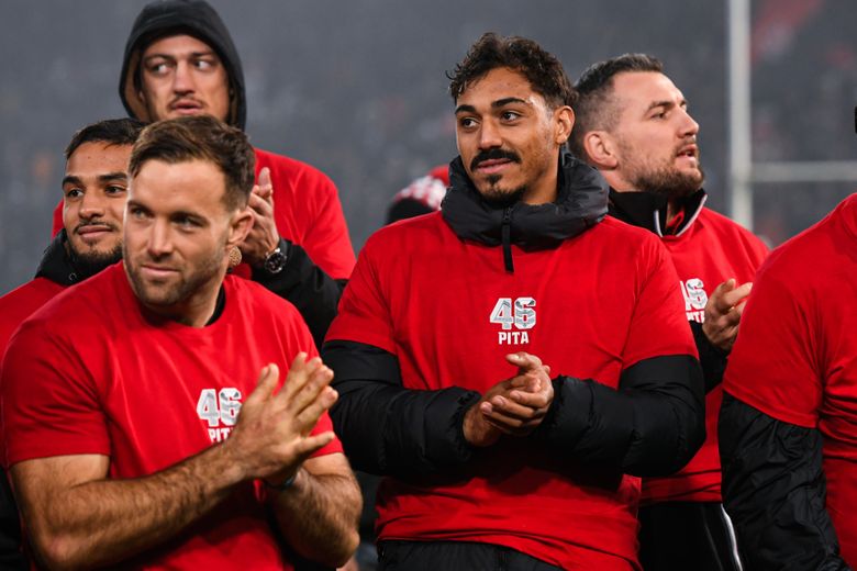 De Paul Graou à Dimitri Delibes, en passant par François Cros ou encore Alexandre Roumat, tous les Toulousains ont rendu hommage à Pita Ahki lors du dernier match du trois-quarts centre.