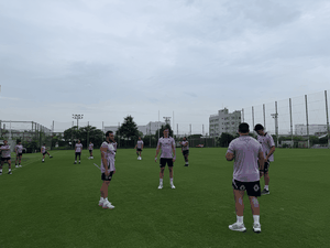 Championnat des Nations - Récupération, séance en "clarté" et entretiens individuels : la première journée du XV de France à Tokyo
