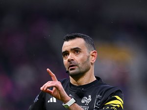 Parole aux arbitres. "Les supporters sud-africains vivent pour leur sélection" : Pierre Brousset raconte sa vie d'arbitre international