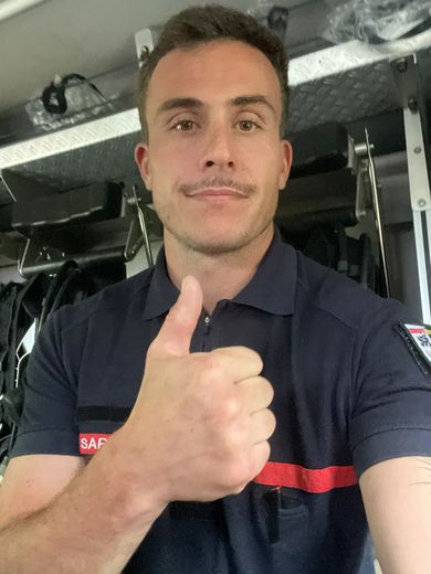 A 36 ans, cela fait trois ans que Bastien est pompier volontaire à la caserne de Lège Cap-Ferret.