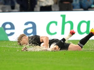 International. Rugby's Greatest Rivalry - "Il y a trop d'éclaboussures" : l'improbable raison pour laquelle l'essai de Damian McKenzie face aux Sharks a été accordé