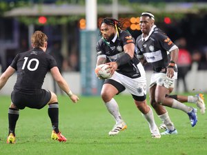 International. Les coulisses de la soirée spéciale de Ma'a Nonu : "Une des plus belles histoires du rugby", même âge que l'arbitre, chi-fu-mi pour son maillot...