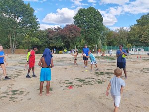 Amateurs. Fédérale 2 - "Bien sûr que derrière cette initiative, il y a une idée de prosélytisme" : Le beach-rugby comme jeu de Meaux